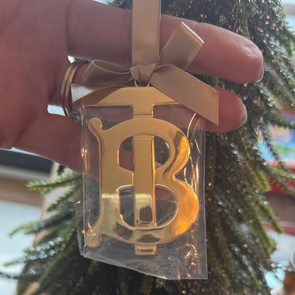 BURBERRY Gold TB LOGO Christmas🎄Ornament🔥Great Gift 🎁 Large, 2.5” x 2” NWT🎄🎁❤️ - Picture 8 of 10